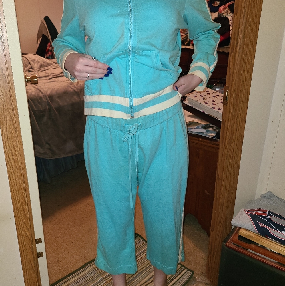 Capri pant track suit